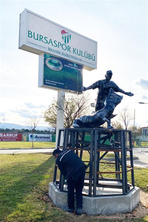 B­u­r­s­a­s­p­o­r­,­ ­B­a­t­a­l­l­a­­n­ı­n­ ­h­e­y­k­e­l­i­n­i­ ­d­i­k­t­i­